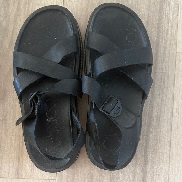 Chaco Black Strap Sandals - Picture 1 of 2